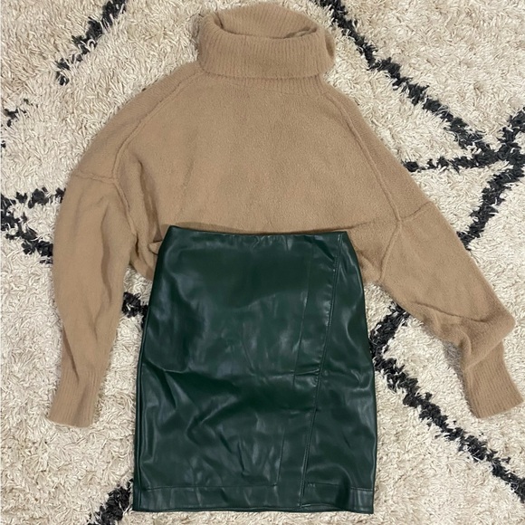 Ann Taylor Dresses & Skirts - Ann Taylor Green Faux Leather Pencil Skirt